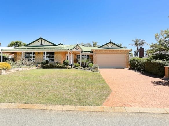 4 Silkwood Close Halls Head Street View