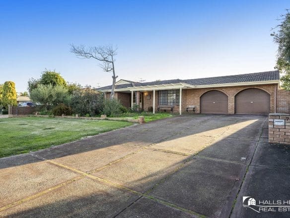 7 Sandford Crescent Halls Head