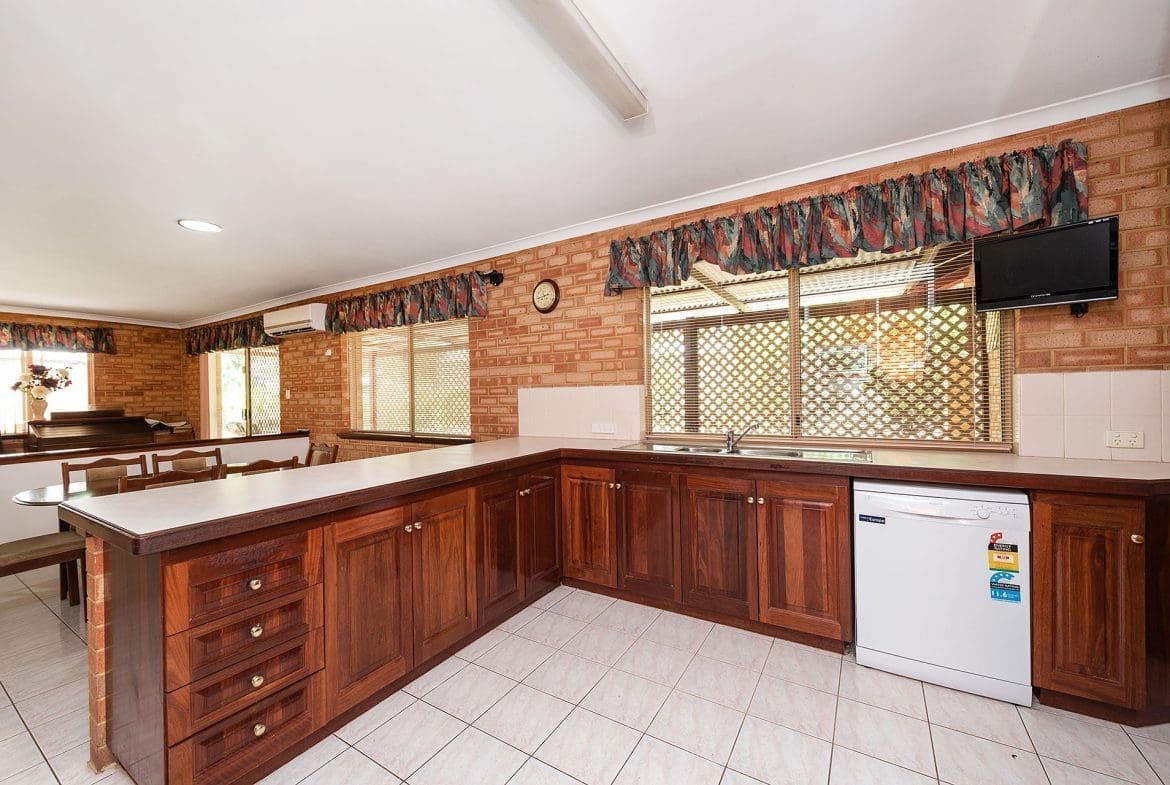 2 Bardoc Way Greenfields WA 6210 kitchen