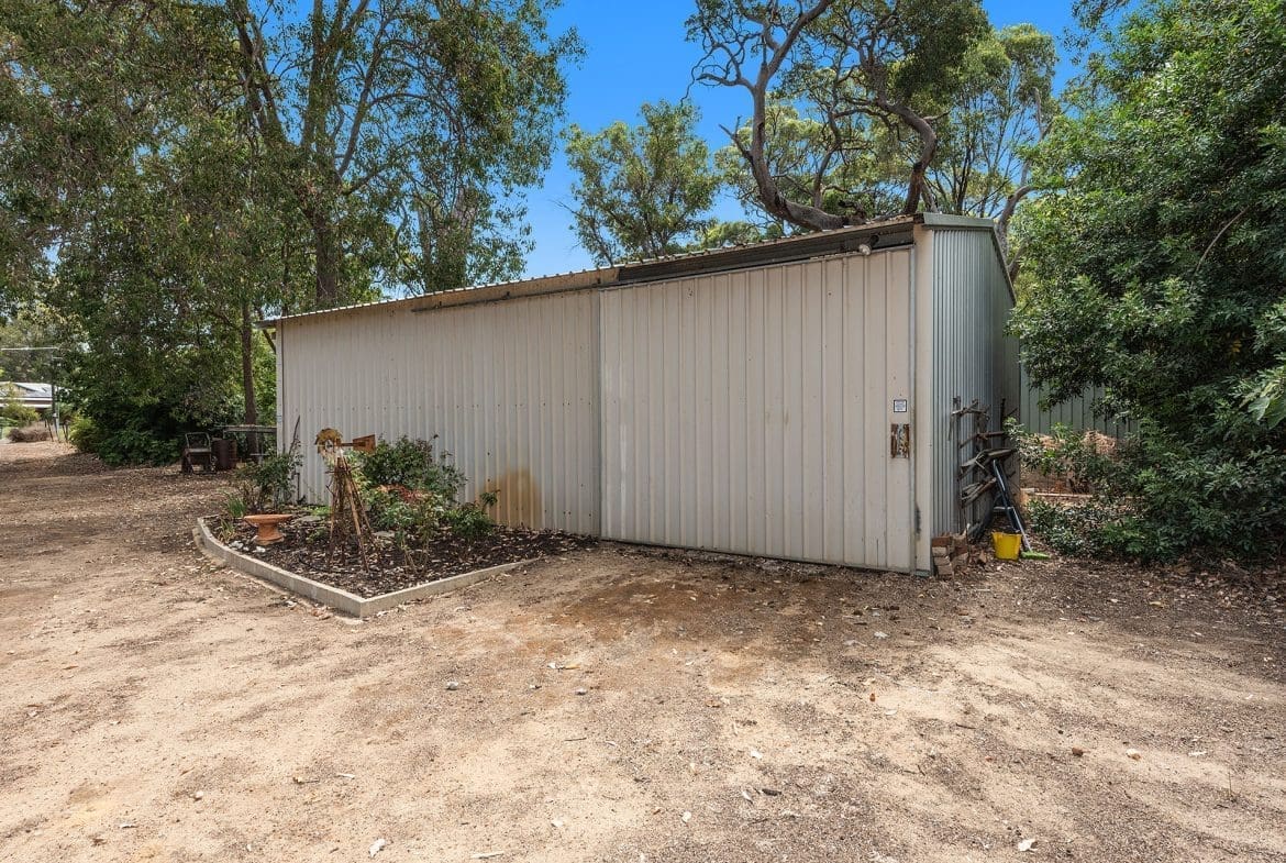 2 Bardoc Way Greenfields WA 6210 workshop