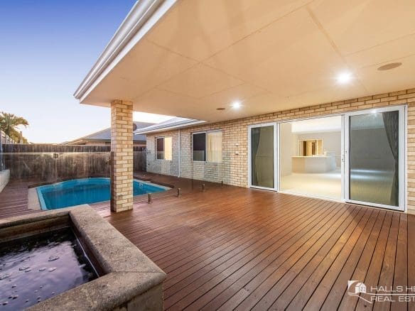 229 Peelwood Parade Halls Head Home For Sale with Swimming Pool
