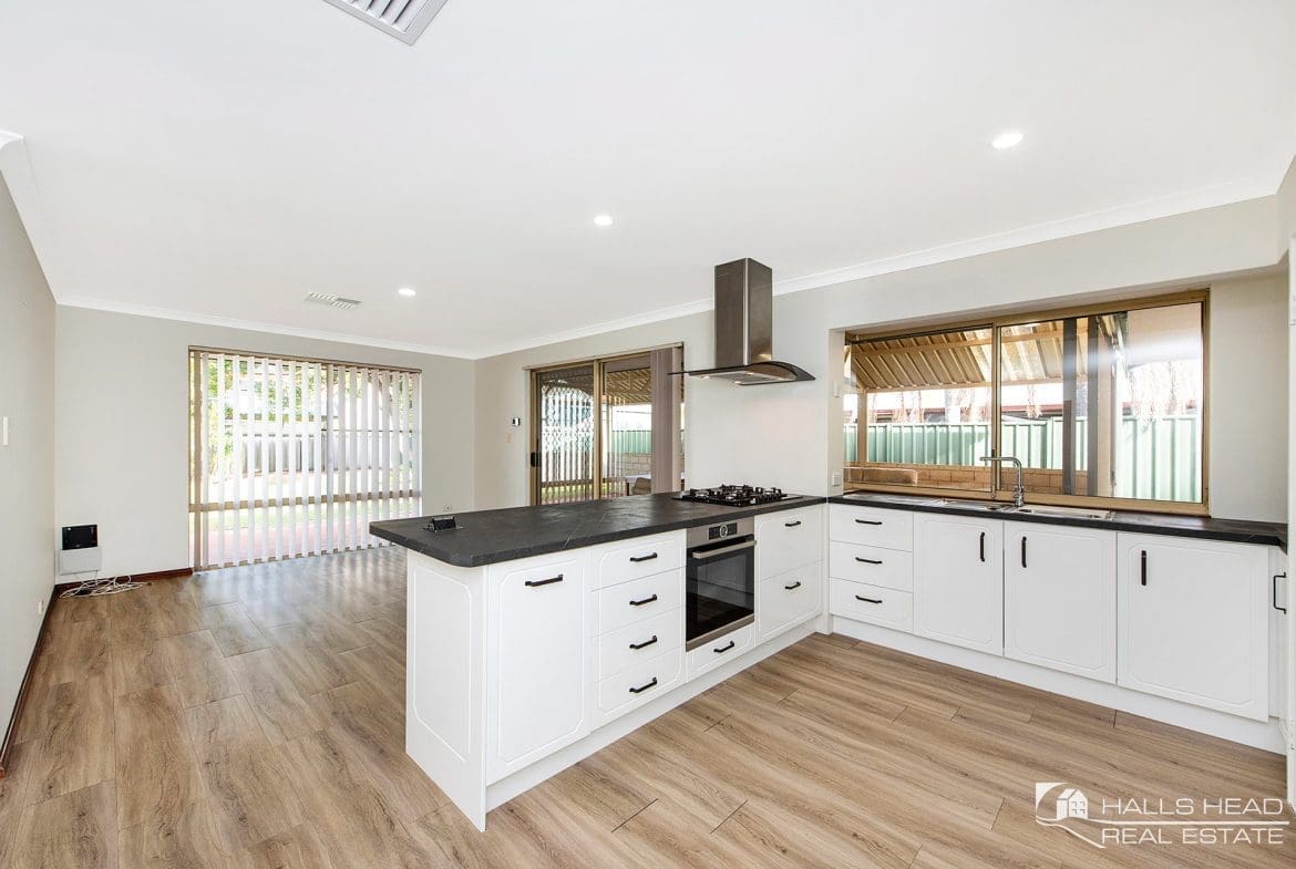 33 Exchequer Avenue Greenfields Kitchen