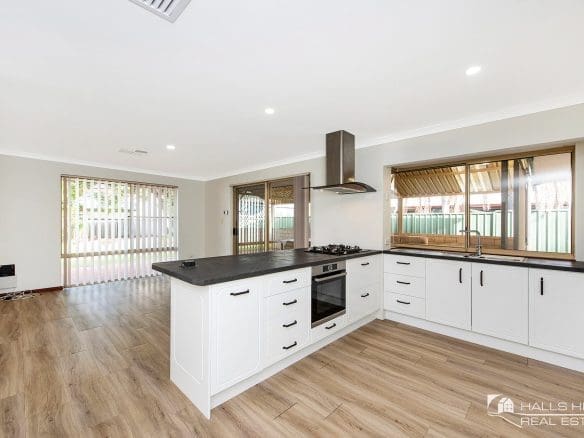 33 Exchequer Avenue Greenfields Kitchen