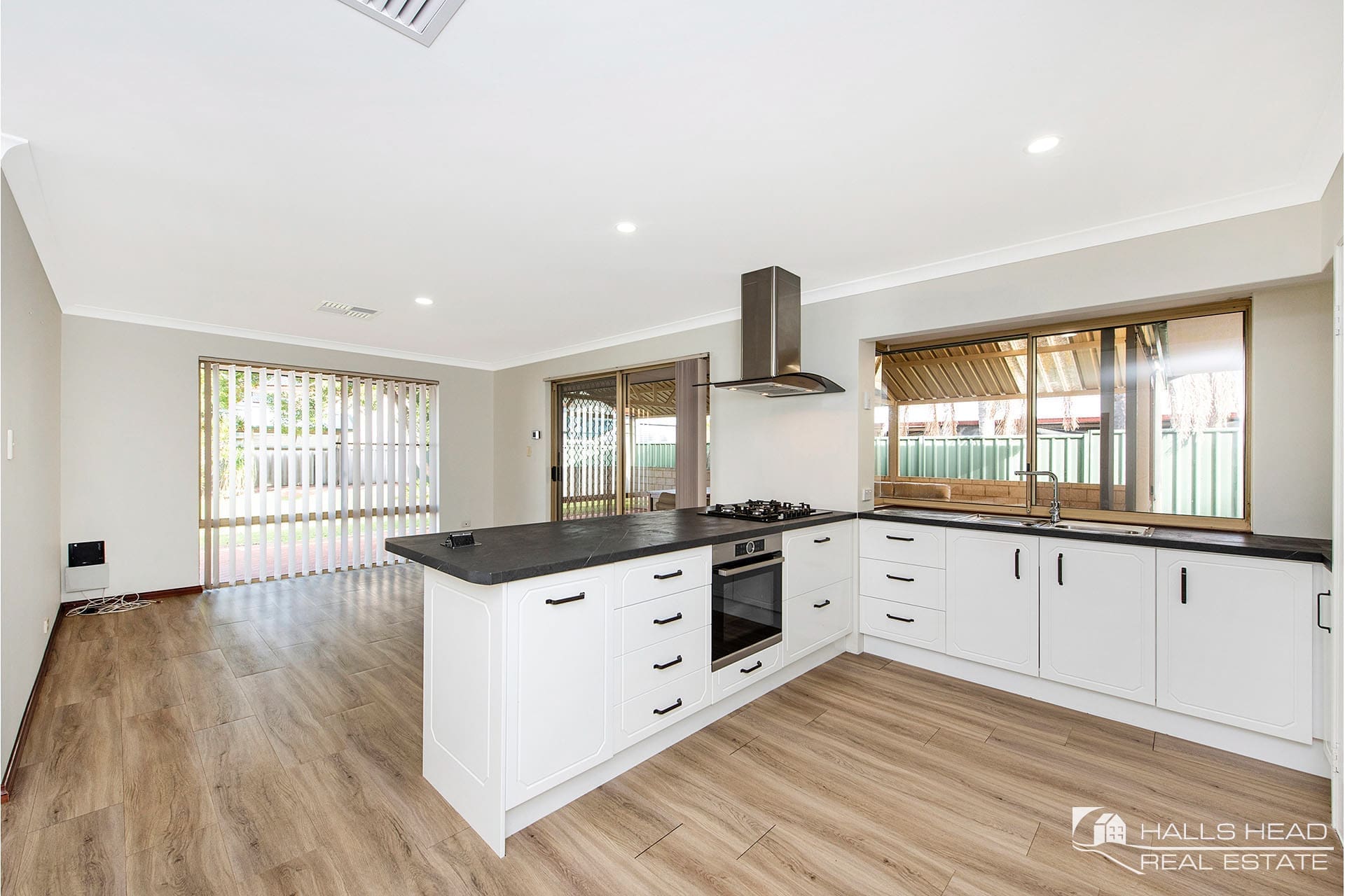 33 Exchequer Avenue Greenfields Kitchen