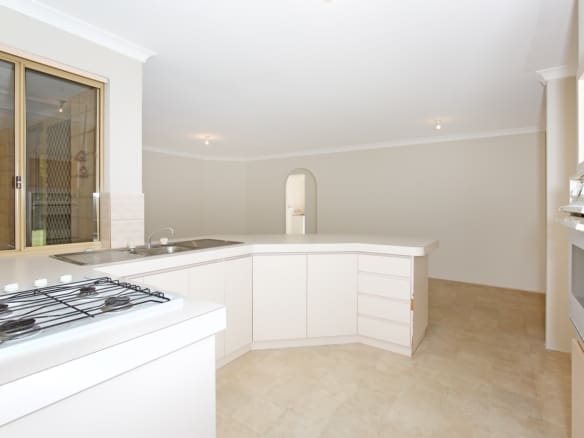Halls Head House for sale kitchen of 11 Floribunda Avenue Halls Head. Listed for sale by Halls Head Real Estate